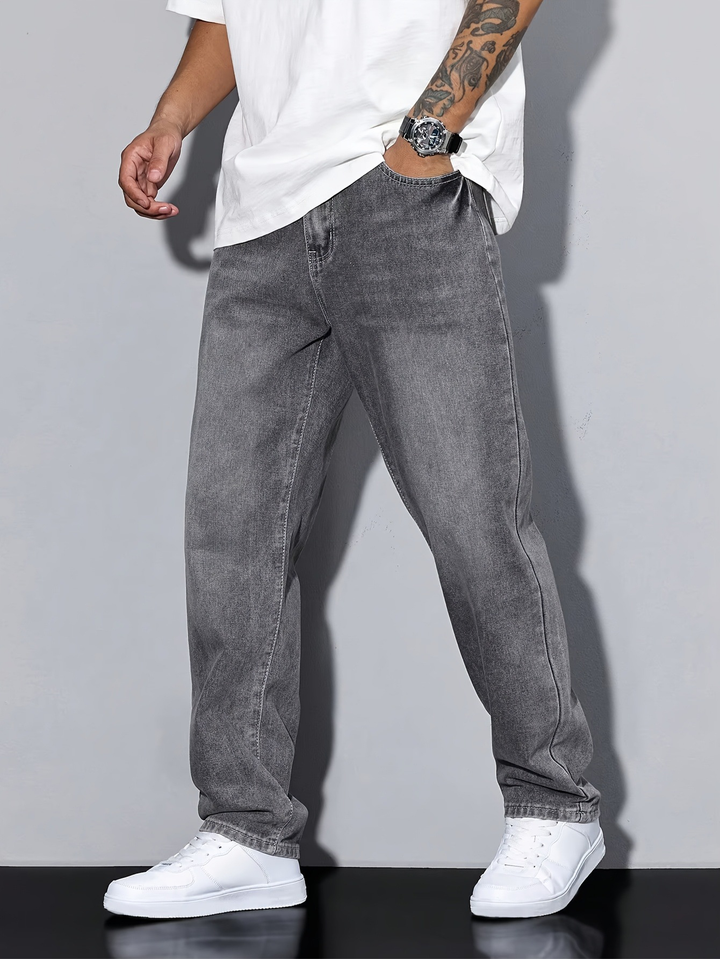 Men's Relaxed Fit Straight Leg Jeans