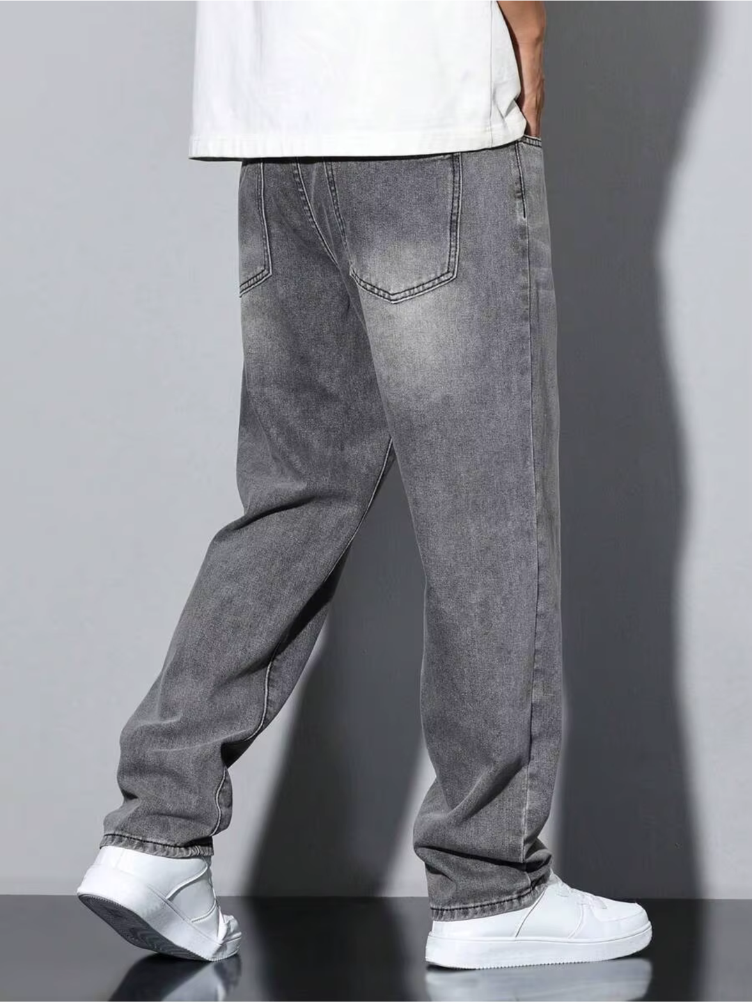 Men's Relaxed Fit Straight Leg Jeans