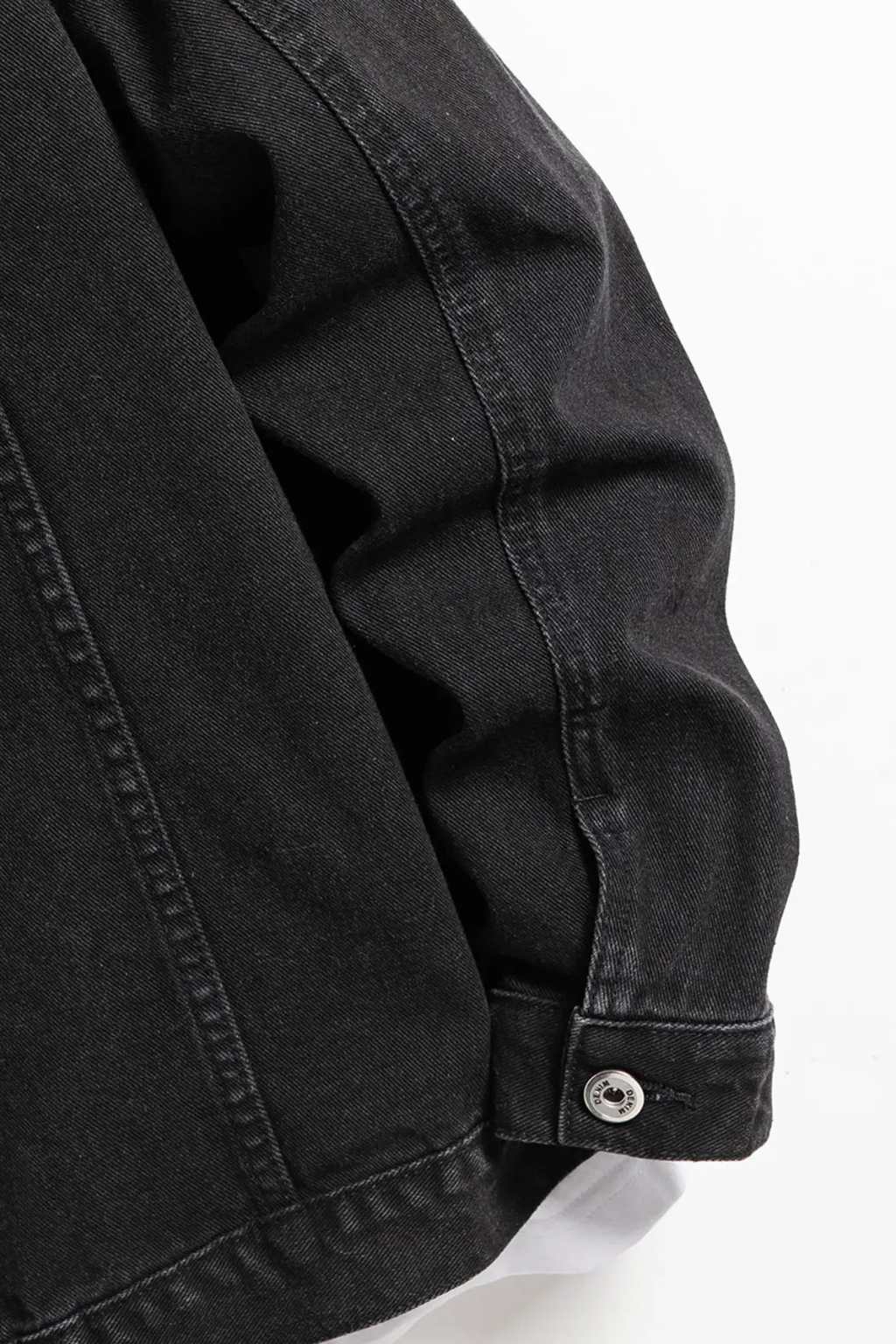 Classic Fit Men’s Button-Up Denim Jacket