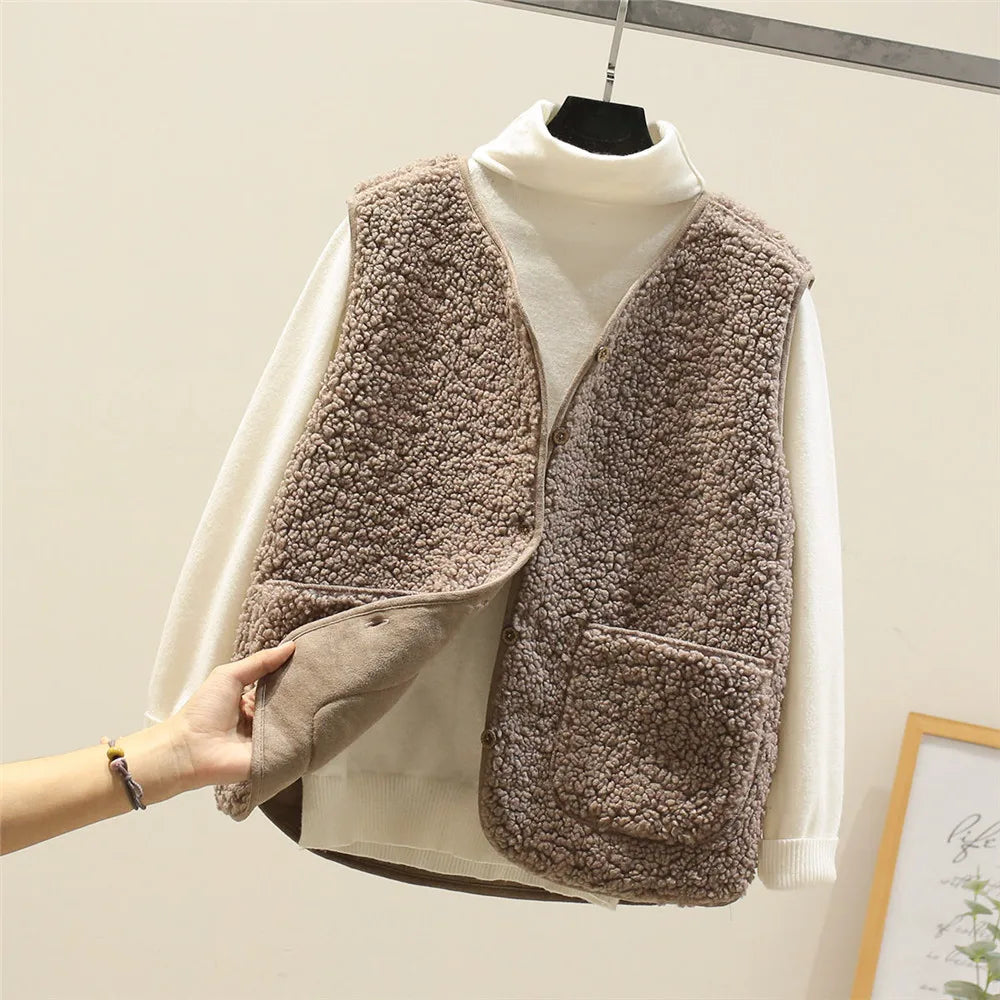 Women's Versatile Layering Vest with Lightweight Fabric and Easy Closure