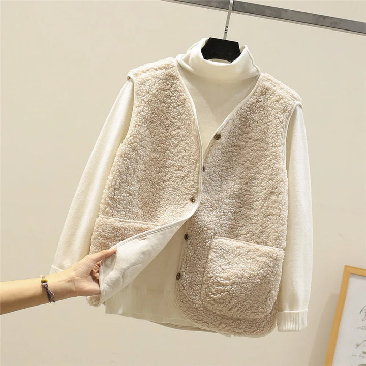 Women's Versatile Layering Vest with Lightweight Fabric and Easy Closure