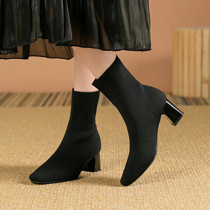 Ležérní elegantní kotníkové boty s pružným střihem