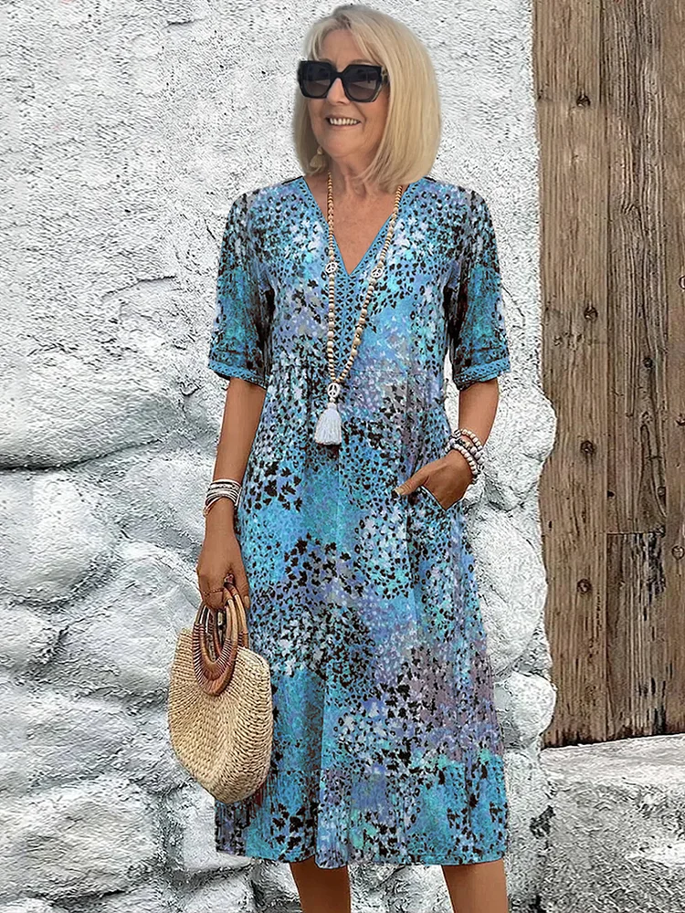 Cyra - Knee-Length Summer Dress with V-Neck and Floral Pattern