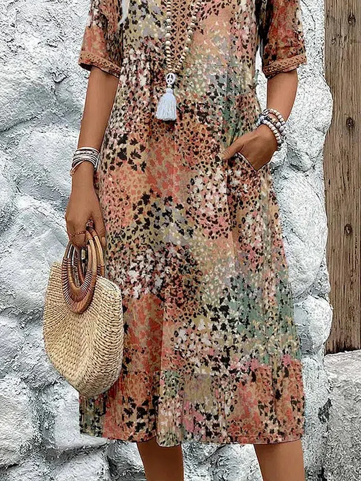 Cyra - Knee-Length Summer Dress with V-Neck and Floral Pattern