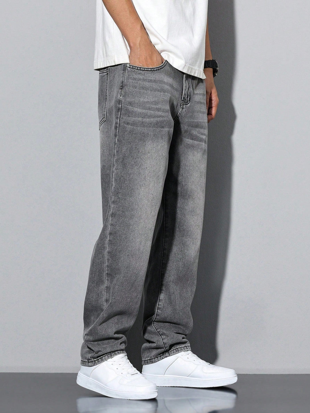 Men's Relaxed Jeans with Straight Leg