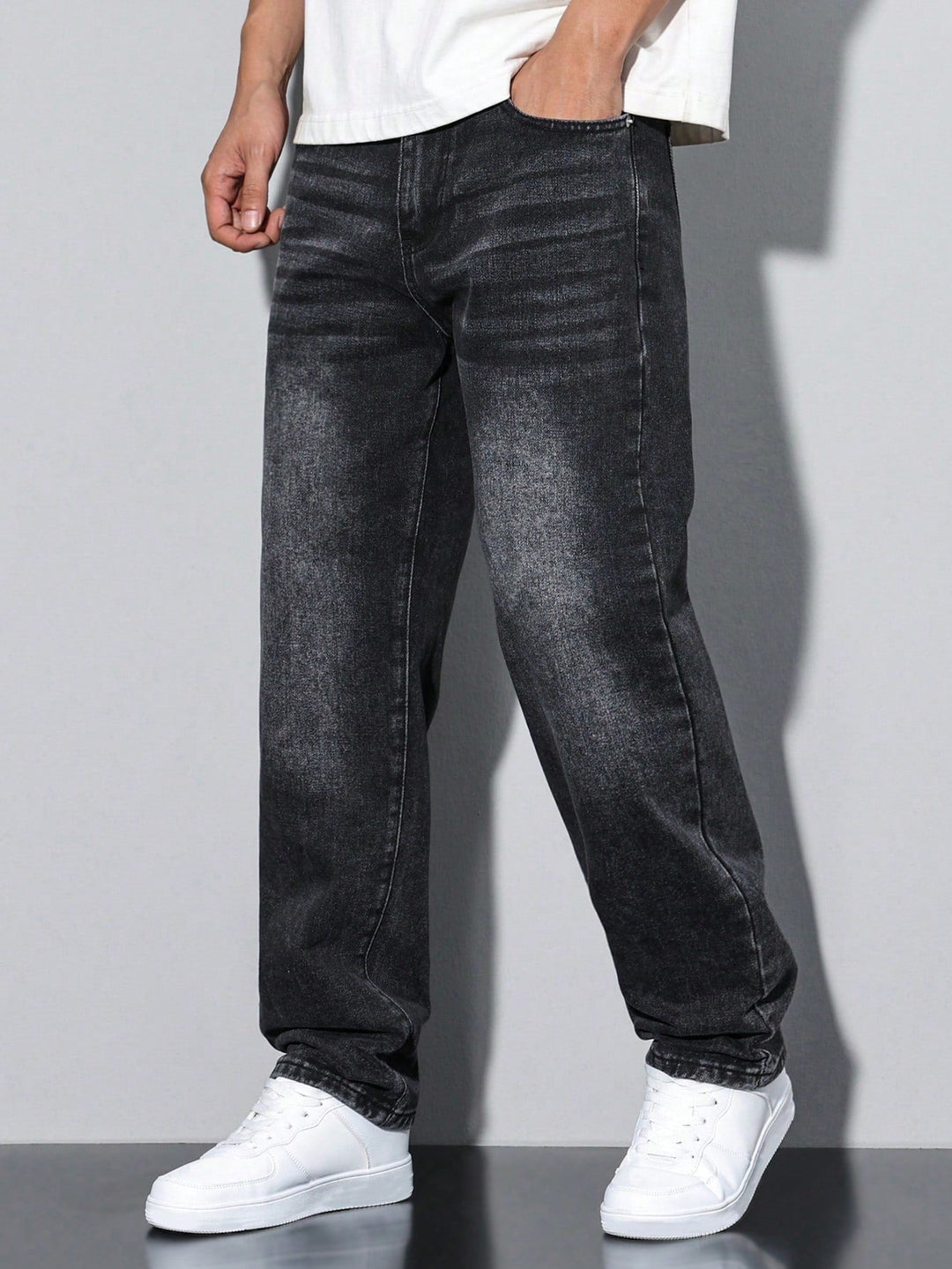 Men's Relaxed Jeans with Straight Leg