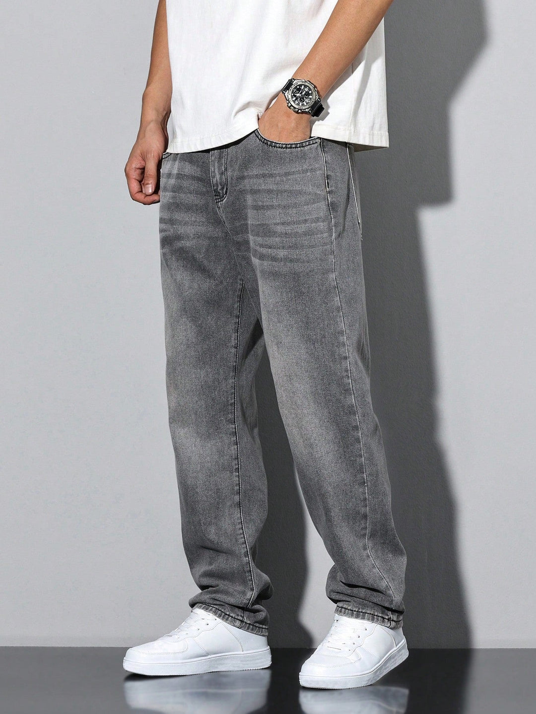 Men's Relaxed Jeans with Straight Leg