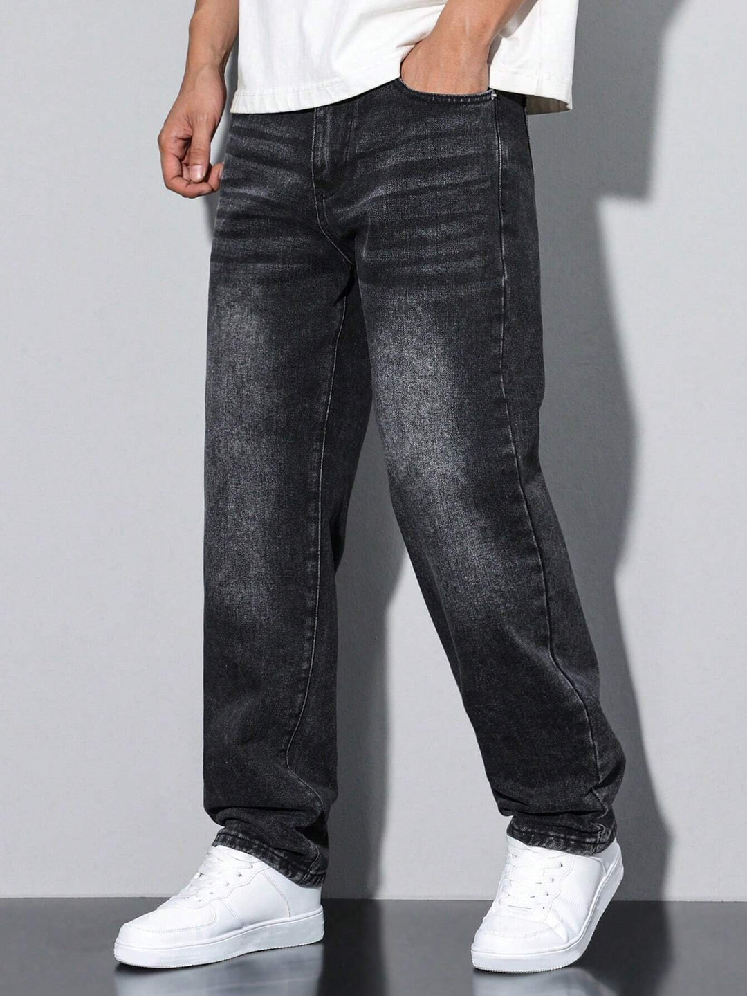 Men's Relaxed Jeans with Straight Leg