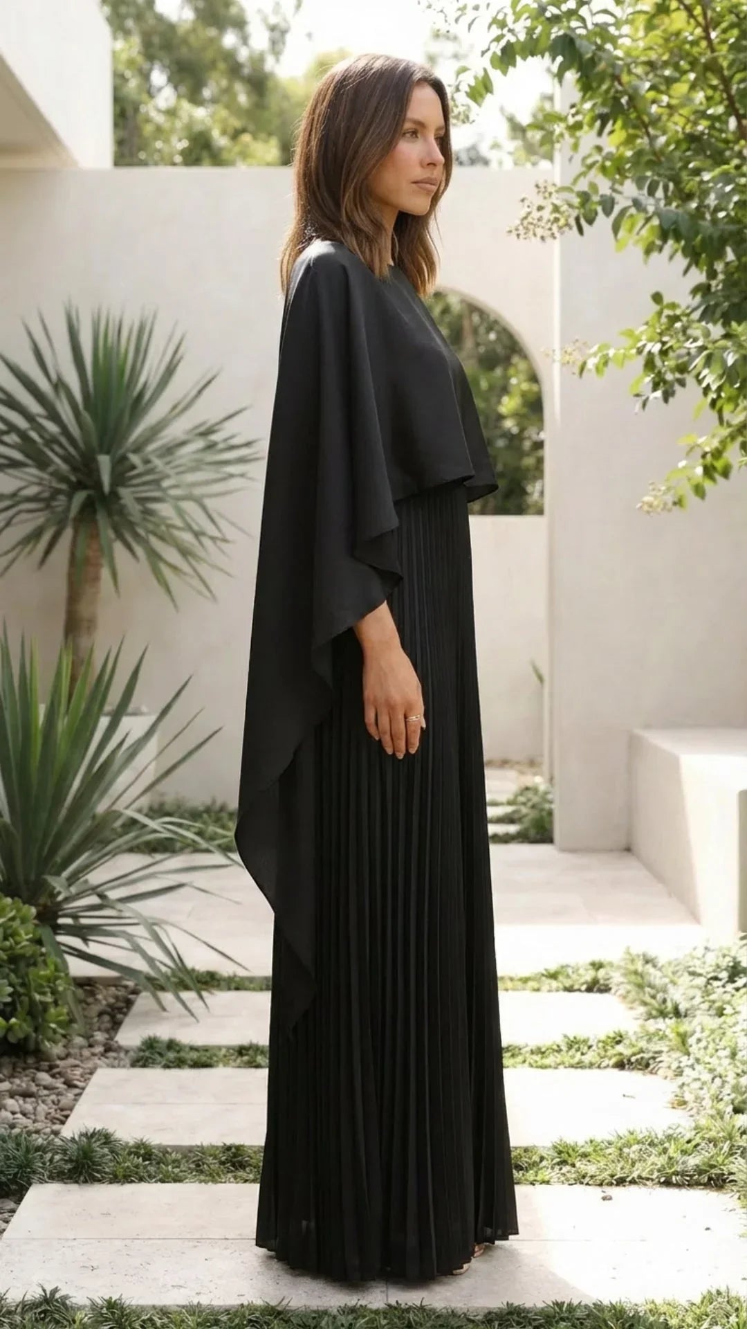Long dress woman pleated cape sleeves
