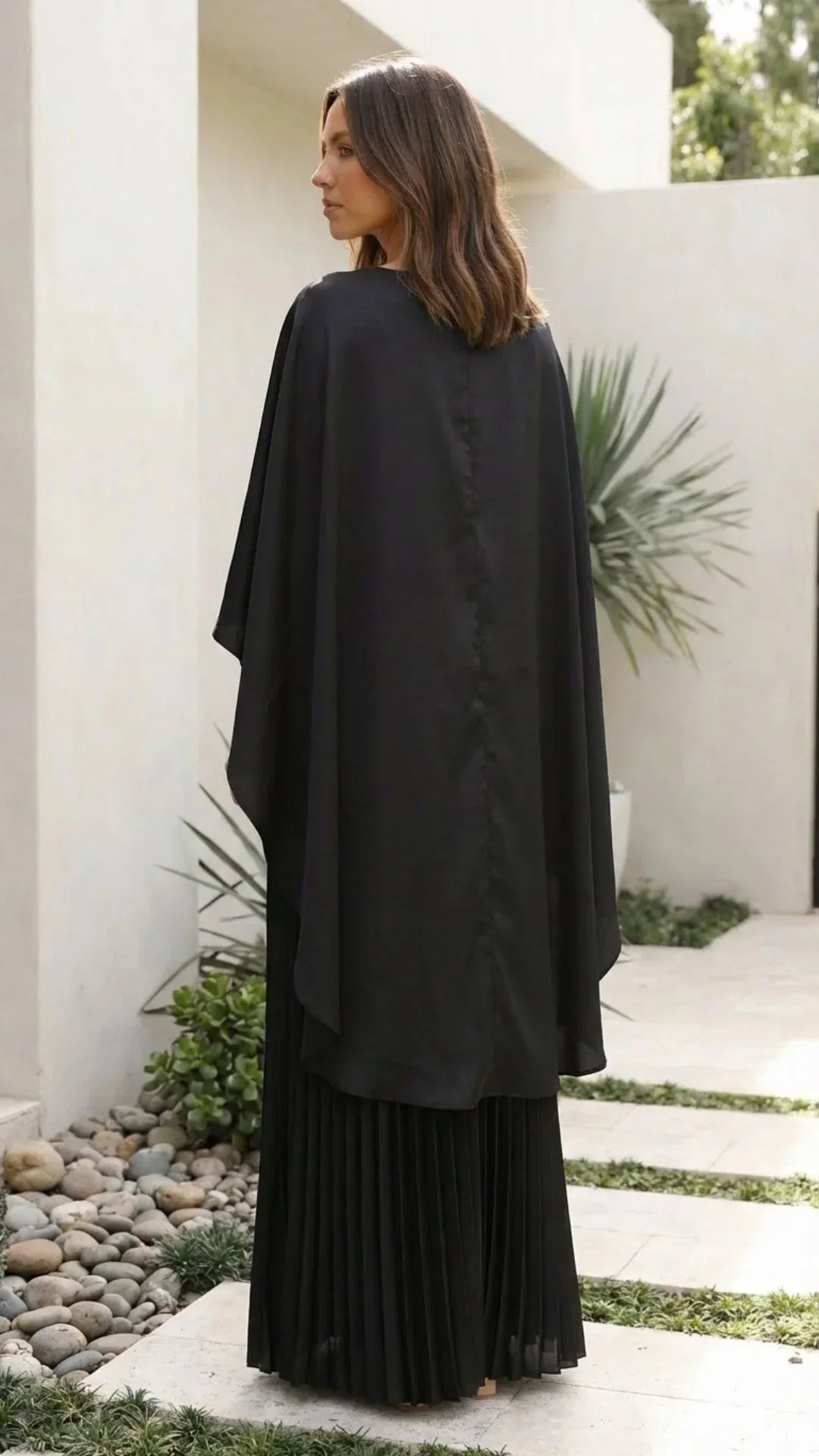 Long dress woman pleated cape sleeves