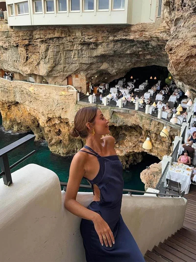 Dámské maxi šaty s odhalenými zády a tenkými ramínky