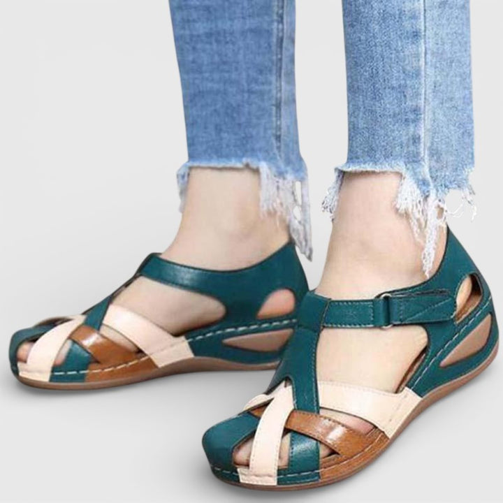 Women's Closed Toe Sandals with Crossover Straps and Cushioned Sole