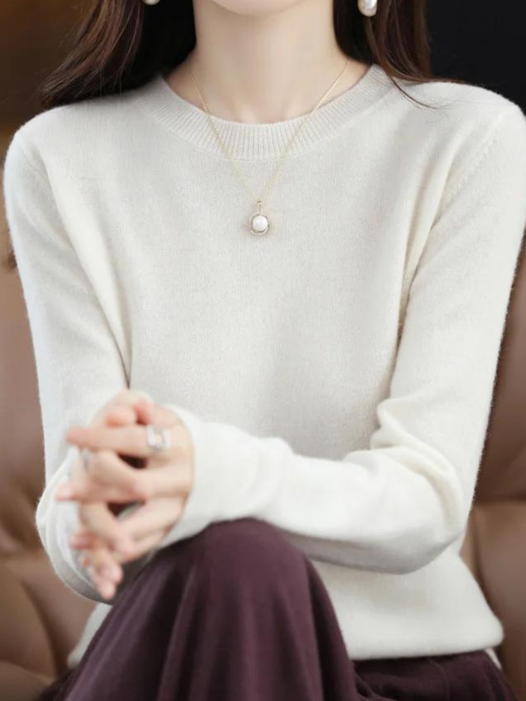 Women's Knitted Crew Neck Jumper with Long Sleeves - White