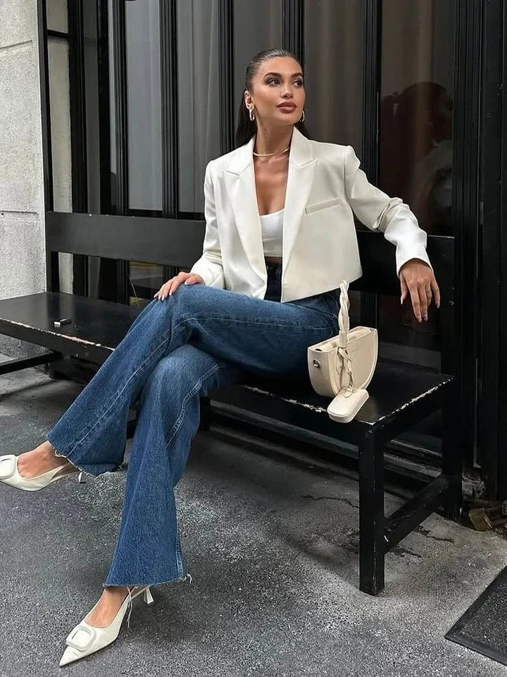 Pamela – dámská zkrácená péřová bunda s tvarovanými rameny