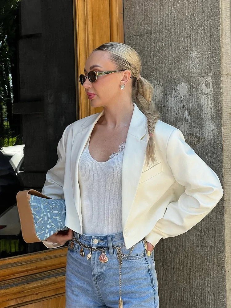 Pamela – dámská zkrácená péřová bunda s tvarovanými rameny