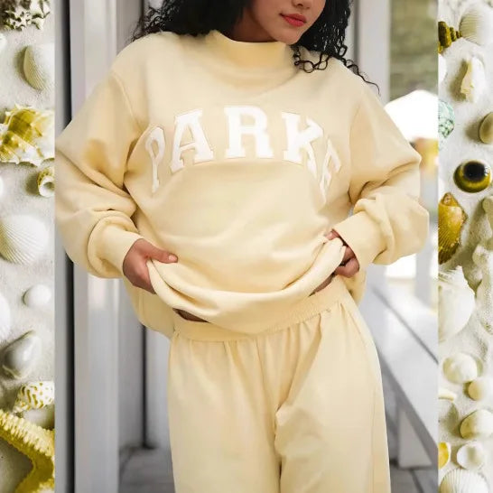 Women's Oversized Graphic Jumper with Long Sleeves