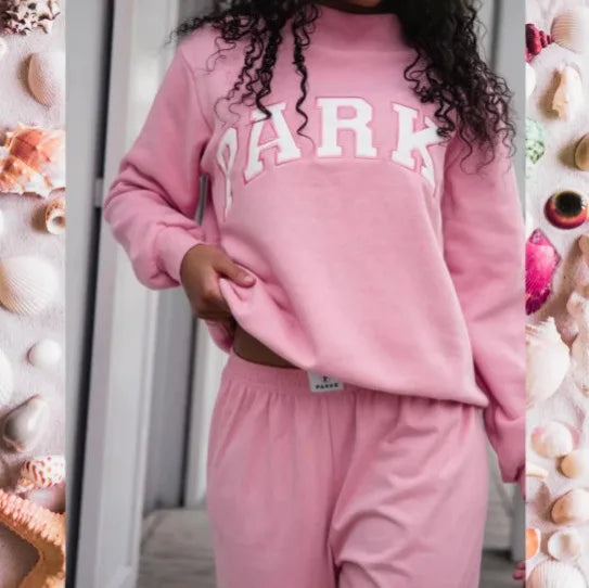Women's Oversized Graphic Jumper with Long Sleeves